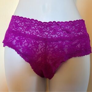 Lace Hipster Panty in Magenta